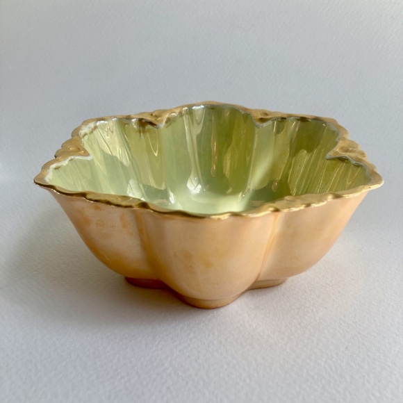 M. Z. Austria Smaller Yellow & Copper Fluted Porcelain Bowl, 1912 - Picture 1 of 11
